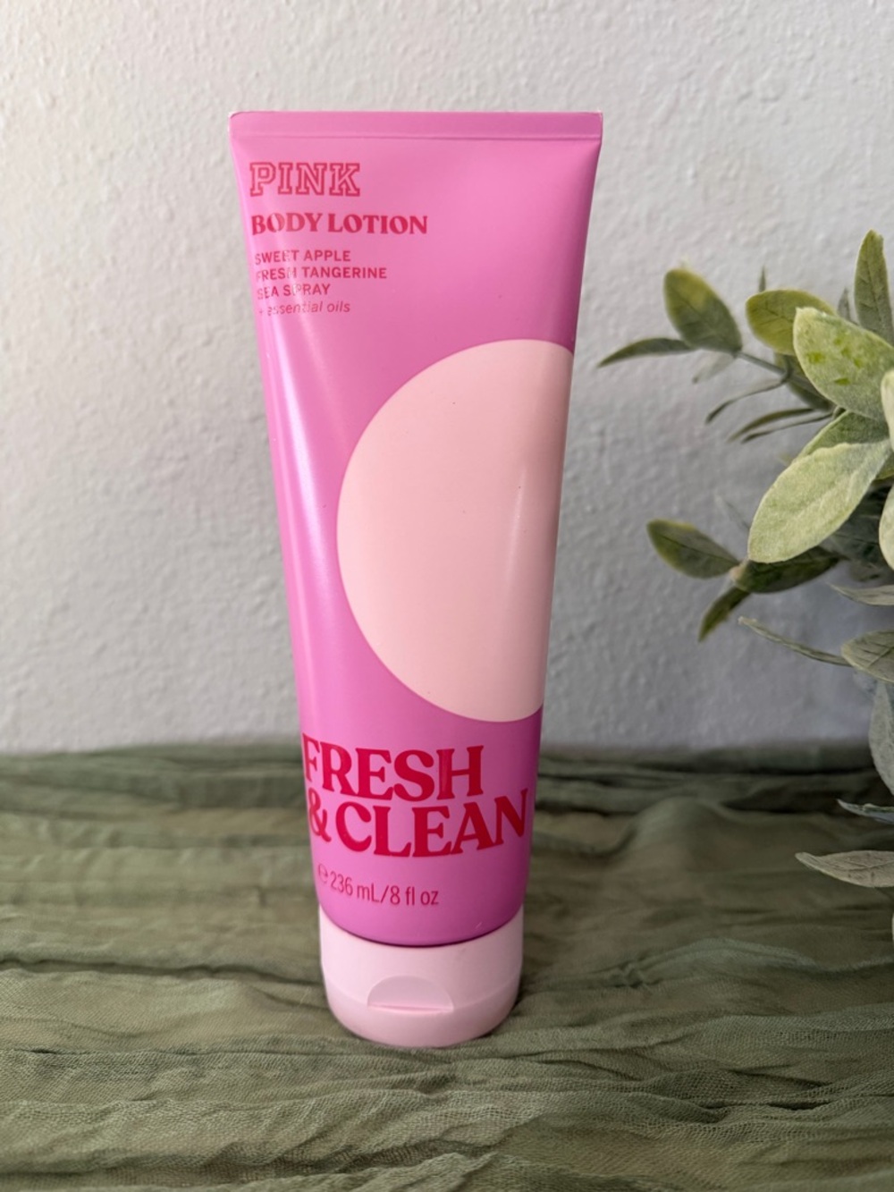 PINK Fresh & Clean Body Lotion